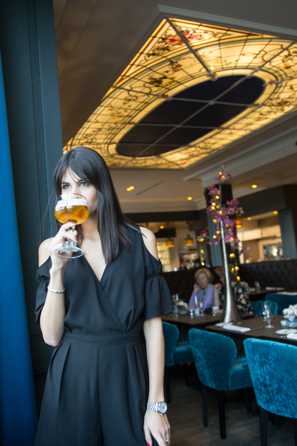 bierkasteel dame drink bier