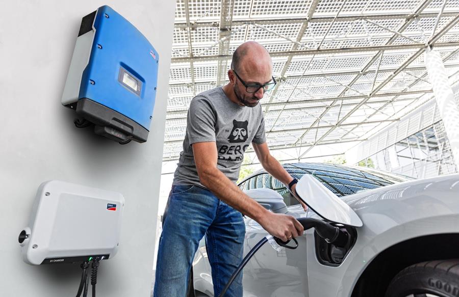 EV charging laadpalen laadpaall elektrisch rijden omvormer 
