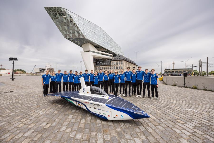 Innoptus Solar Team onthult tiende zonneauto