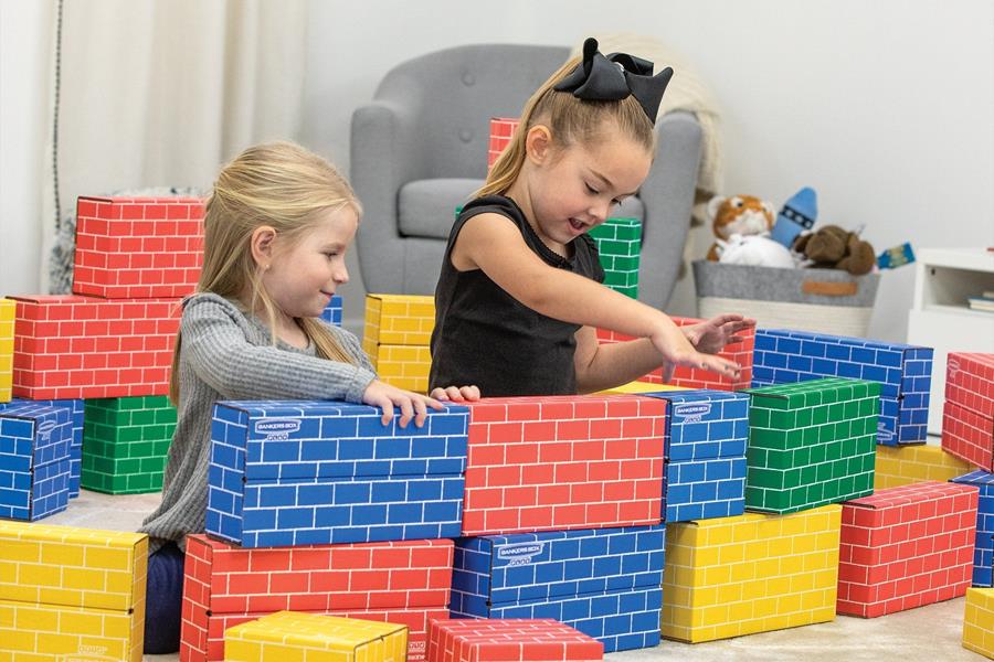 Kleurrijke kartonnen bouwblokken