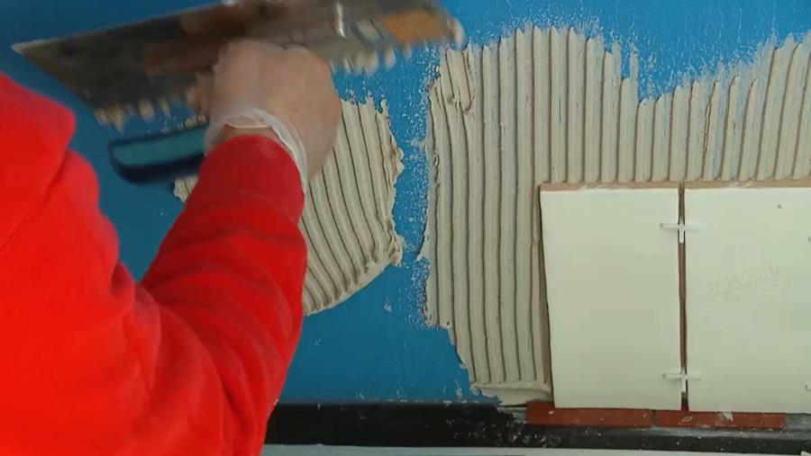 eerste tegeltjes plakken