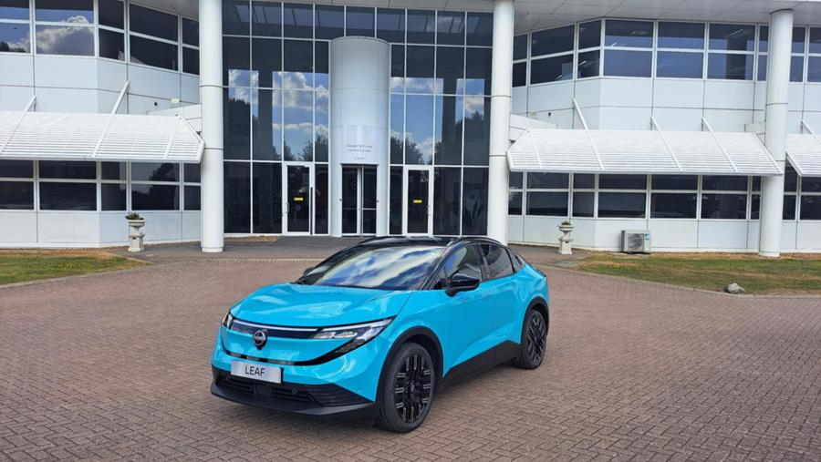 De volledig nieuwe Nissan LEAF wordt ingezet als testplatform voor de technologieën die binnen Project SUITE worden ontwikkeld